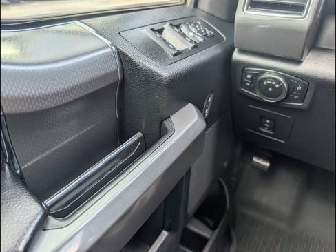Used 2017 Ford F150 XLT w/ Equipment Group 302A Luxury AWD/4WD image 16