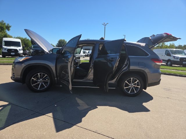 Used 2017 Toyota Highlander XLE AWD/4WD image 43