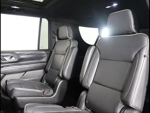 Used 2021 GMC Yukon XL SLT w/ SLT Luxury Plus Package RWD image 10