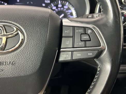 Used 2021 Toyota Highlander XLE image 10