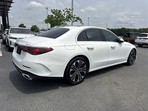 Used 2025 Mercedes-Benz E 350 4MATIC Sedan image 3