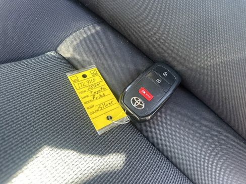 Used 2024 Toyota Prius LE image 31