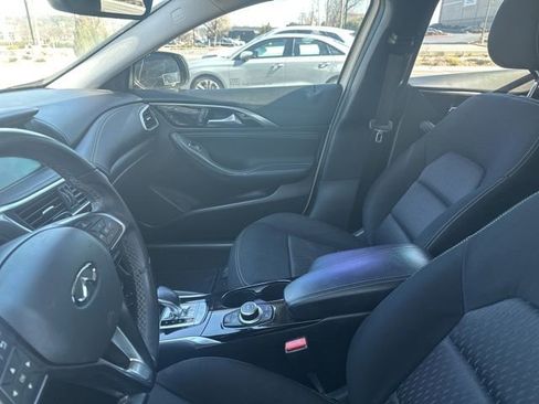 Used 2018 INFINITI QX30 image 10