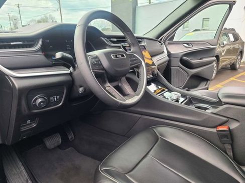 Used 2024 Jeep Grand Cherokee L Limited w/ Luxury Tech Group II AWD/4WD image 12