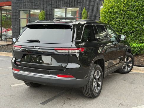 Used 2022 Jeep Grand Cherokee Limited 4xe w/ Luxury Tech Group II AWD/4WD image 11
