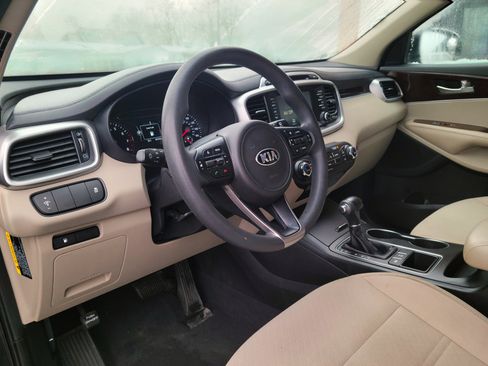 Used 2018 Kia Sorento AWD image 9