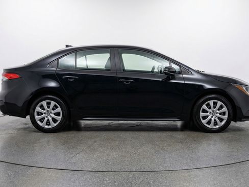 Used 2025 Toyota Corolla LE FWD image 11