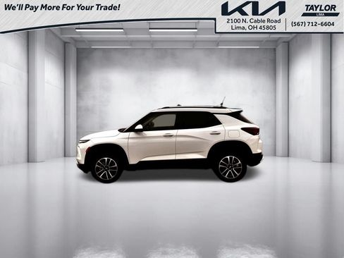 Used 2025 Chevrolet TrailBlazer LT AWD/4WD image 3