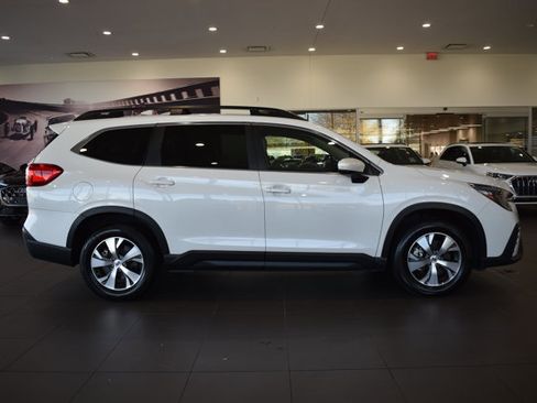 Used 2024 Subaru Ascent Premium w/ Convenience Package image 12