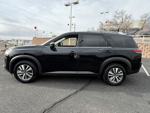 Used 2025 Nissan Pathfinder SL image 8