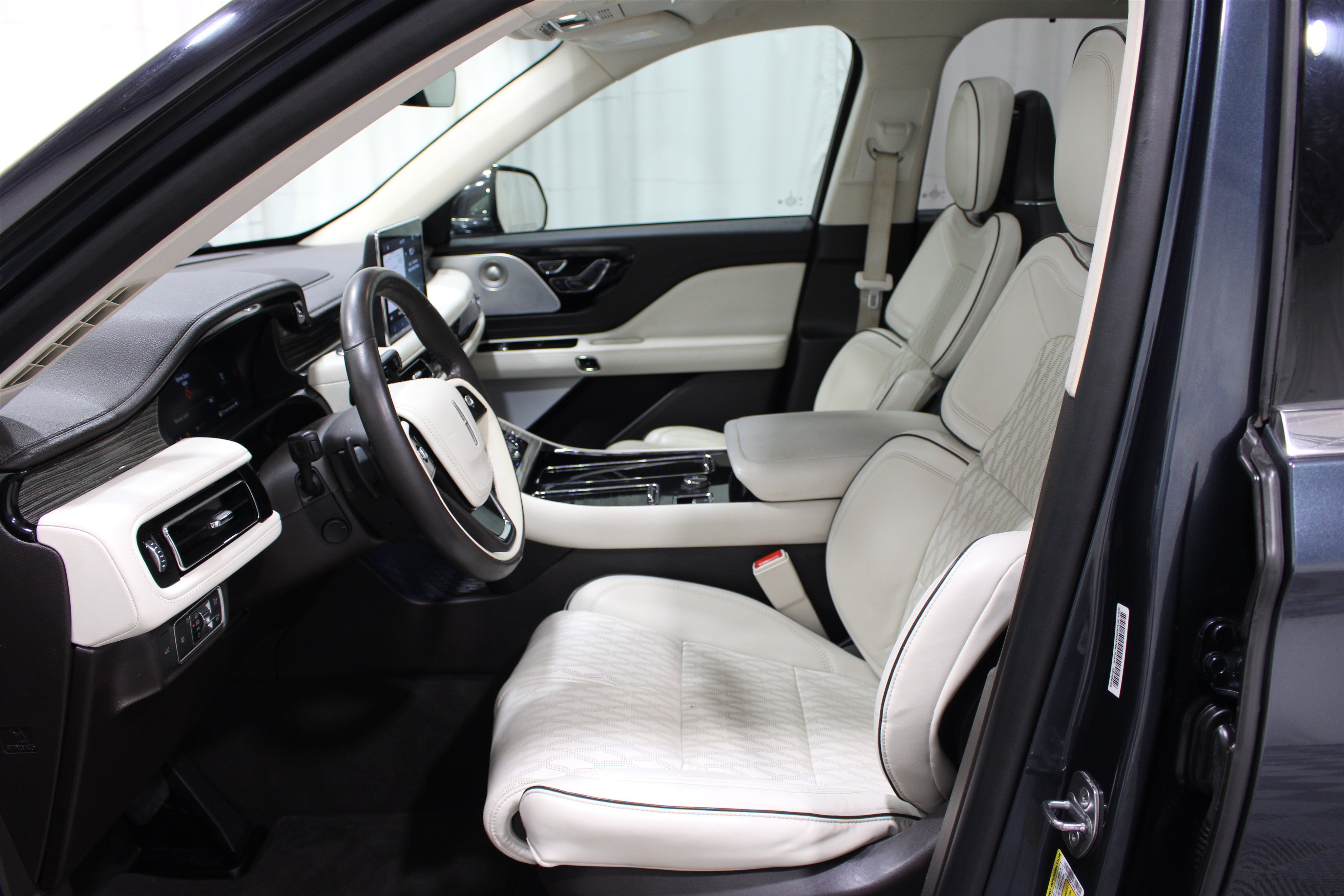 Used 2021 Lincoln Aviator Black Label w/ Dynamic Handling Package AWD/4WD image 3
