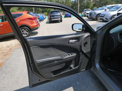 Used 2019 Dodge Charger SXT w/ Blacktop Package RWD image 11