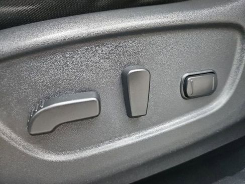 Used 2019 Nissan Rogue SV FWD image 18