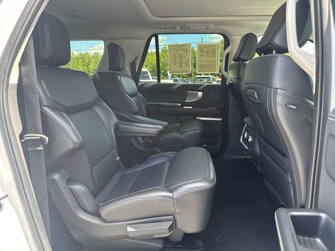 Used 2025 Ford Expedition Max Platinum w/ Driver's Package AWD/4WD image 13