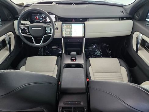 Used 2024 Land Rover Discovery Sport Dynamic SE AWD/4WD image 4