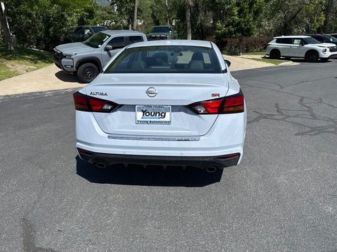 Used 2023 Nissan Altima 2.5 SR FWD image 4