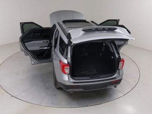 Certified 2022 Ford Explorer XLT w/ XLT Sport Appearance Package AWD/4WD image 54