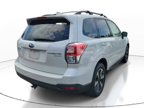 Used 2017 Subaru Forester 2.5i Premium image 5