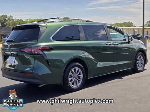 Used 2022 Toyota Sienna XLE FWD image 3
