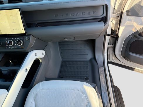 New 2026 Land Rover Defender 110 X-Dynamic SE image 17