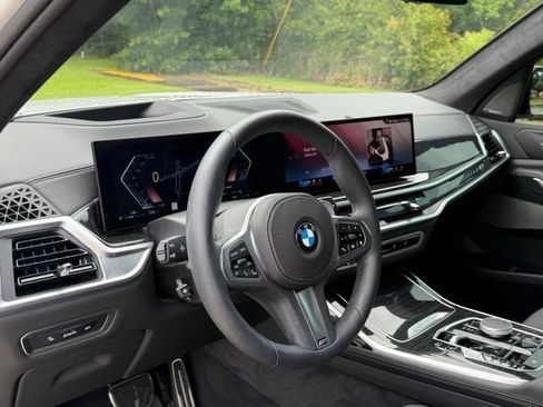 Used 2026 BMW X7 xDrive40i w/ M Sport Package AWD/4WD image 18