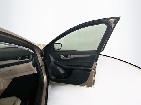 Used 2021 Ford Escape SEL w/ Technology Package FWD image 31