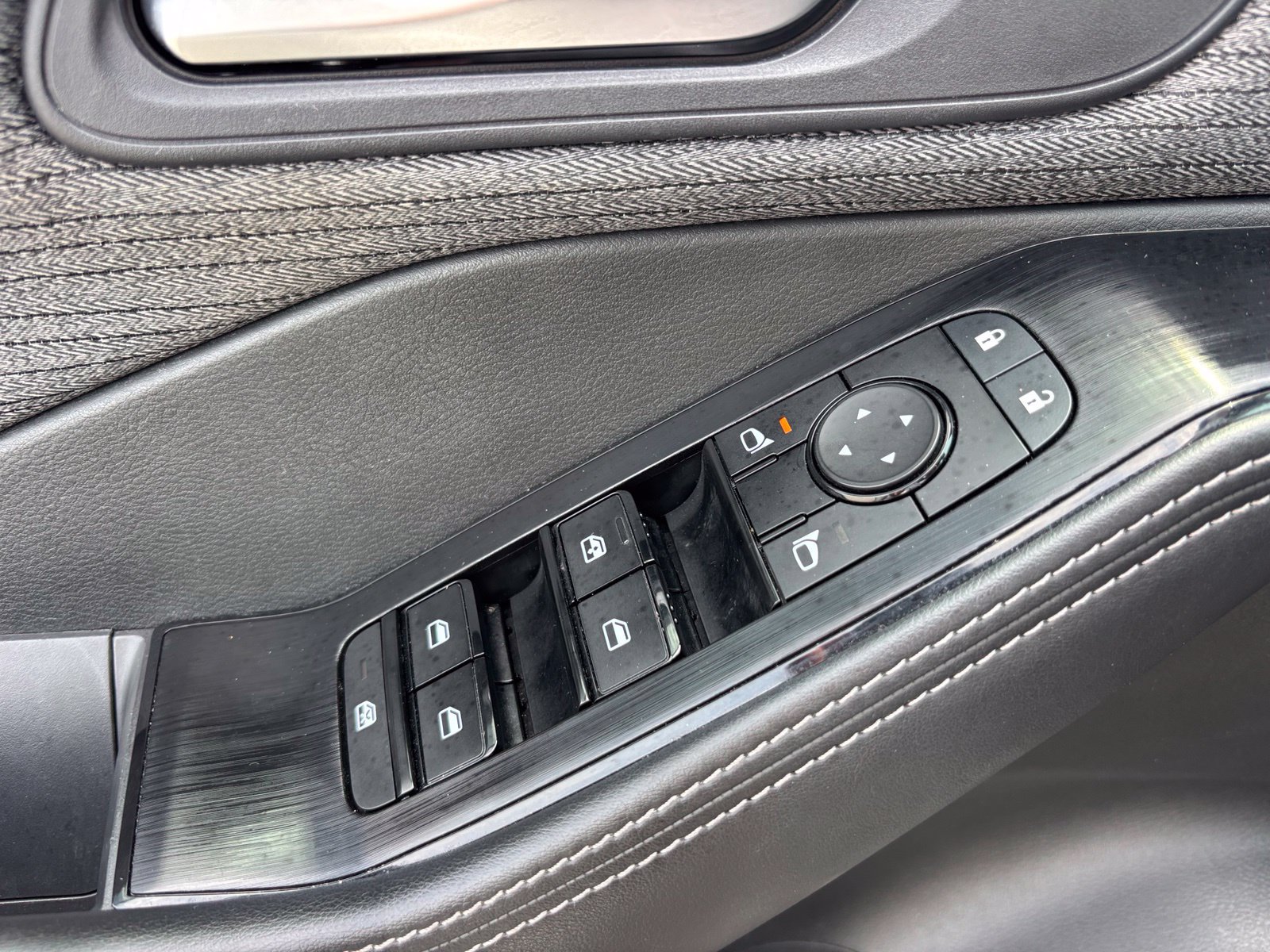 Used 2023 Nissan Rogue SV AWD/4WD image 13