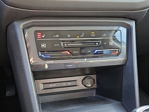 Certified 2022 Volkswagen Tiguan SE image 15