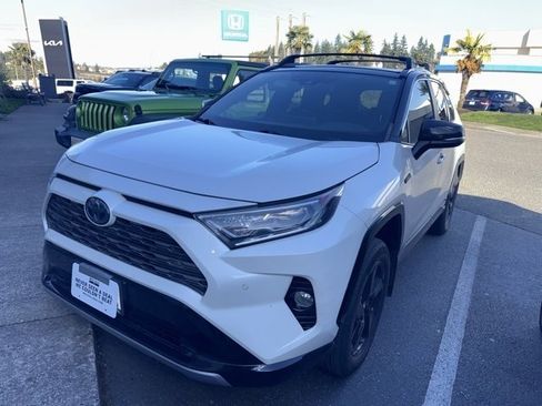 Used 2020 Toyota RAV4 XSE image 3