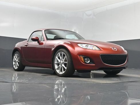 Used 2011 MAZDA MX-5 Miata Touring image 32
