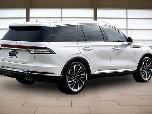 Used 2021 Lincoln Aviator Reserve w/ Equipment Group 201A AWD/4WD image 2