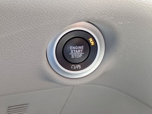 Used 2023 Chrysler Voyager LX FWD image 15