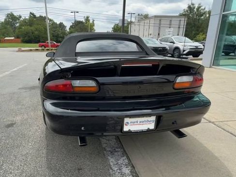 Used 2001 Chevrolet Camaro Z28 w/ SS Performance/Appearance Pkg RWD image 7