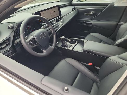 Used 2024 Lexus ES 300h w/ Premium Package FWD image 3