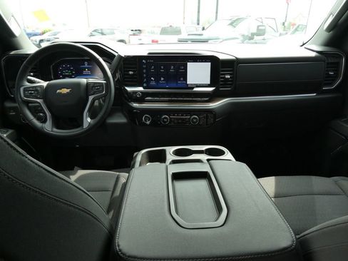 Certified 2024 Chevrolet Silverado 1500 LT w/ Z71 Off-Road Package AWD/4WD image 22