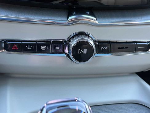 Used 2025 Volvo XC60 B5 Ultra w/ Protection Package Premier image 29