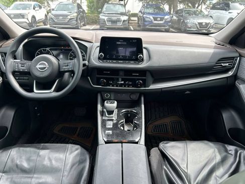 Certified 2023 Nissan Rogue SV FWD image 12