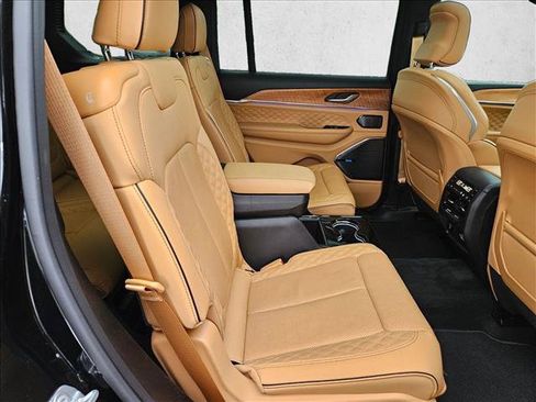 Used 2025 Jeep Grand Cherokee L Summit AWD/4WD image 17
