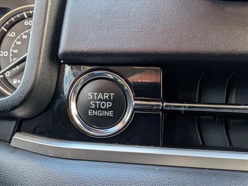 Used 2024 Mitsubishi Outlander SE image 38