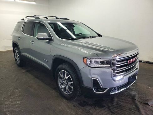 Used 2023 GMC Acadia SLT w/ Technology Package AWD/4WD image 3
