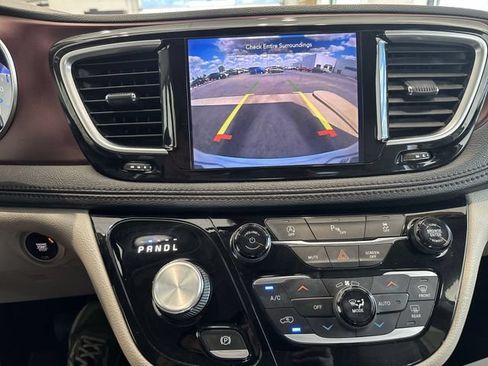Used 2019 Chrysler Pacifica Limited FWD image 25