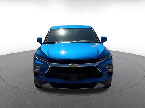 Used 2025 Chevrolet Blazer LT FWD image 3