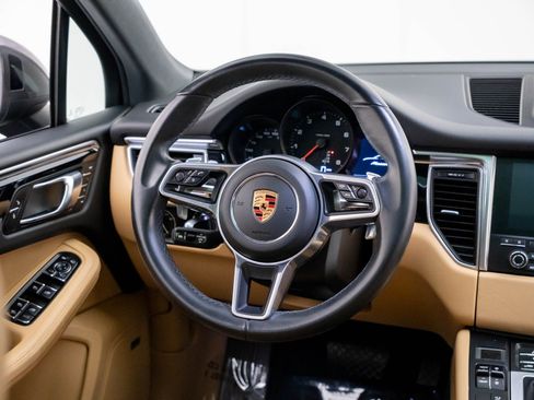Used 2018 Porsche Macan image 11