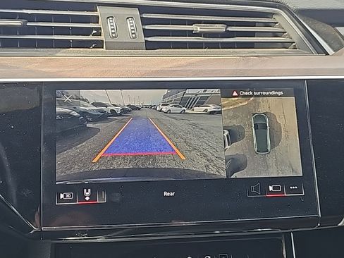 Used 2022 Audi e-tron Premium Plus w/ Premium Plus Package image 8