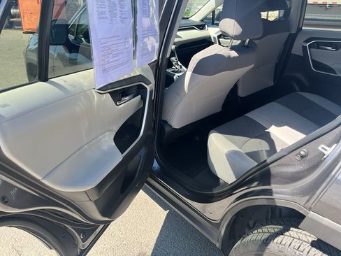 Used 2021 Toyota RAV4 XLE w/ Convenience Package image 37