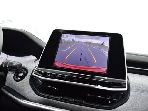 Used 2025 Jeep Compass Latitude image 14