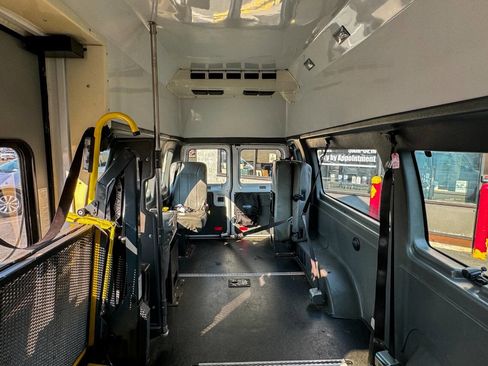 Used 2011 Ford E-350 and Econoline 350 Extended Super Duty w/ PWR Group image 17