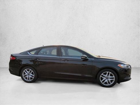 Used 2016 Ford Fusion SE FWD image 4