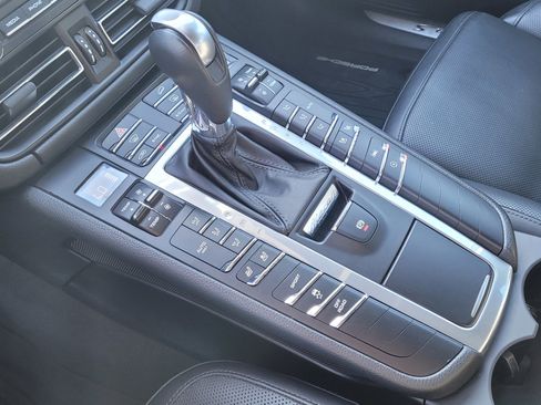 Used 2020 Porsche Macan S image 23