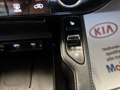 Used 2025 Kia Telluride AWD image 16